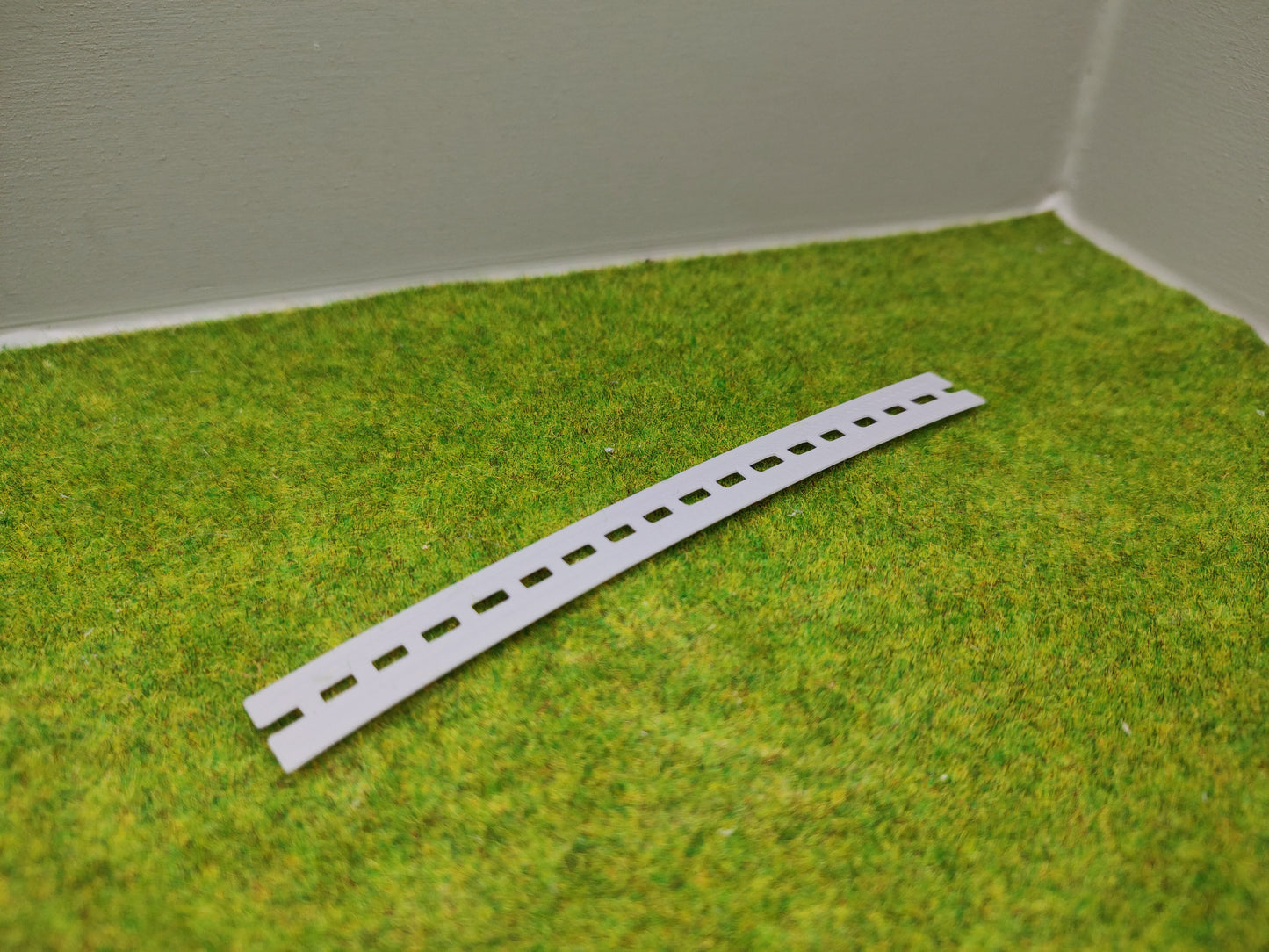 H0 Zubehör - Schwellenbohlen für Märklin C Gleis R3 - 126 mm