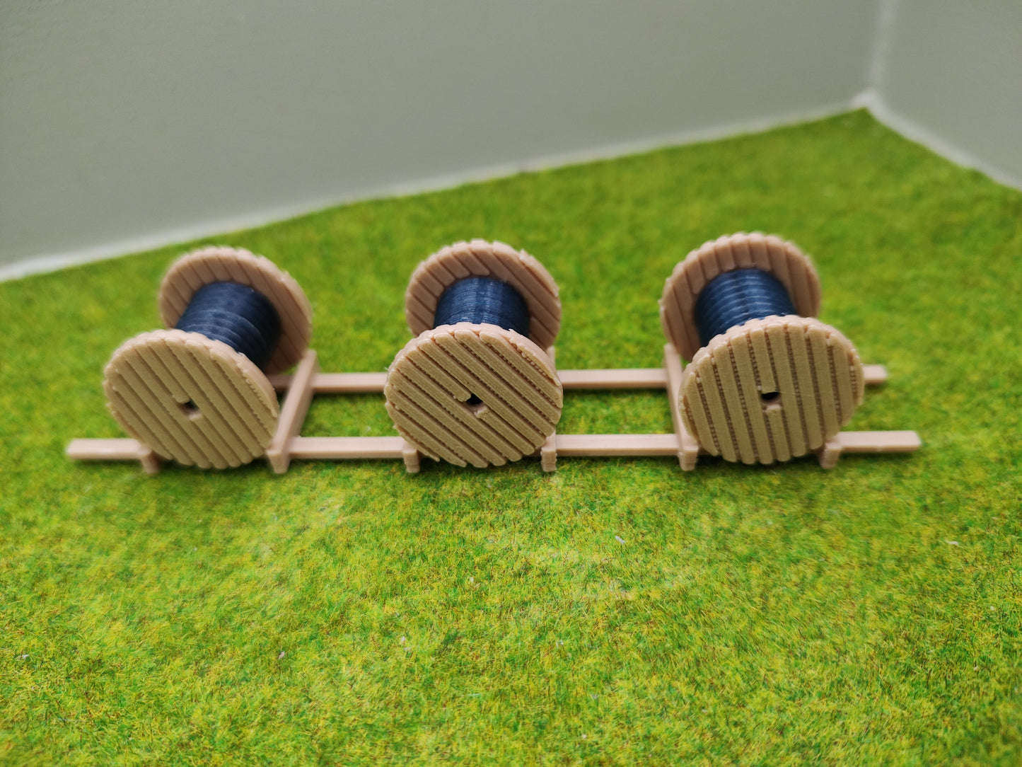 H0 Ladegut - Kabelrollen auf Palette für Schwerlast- und Flachwagen