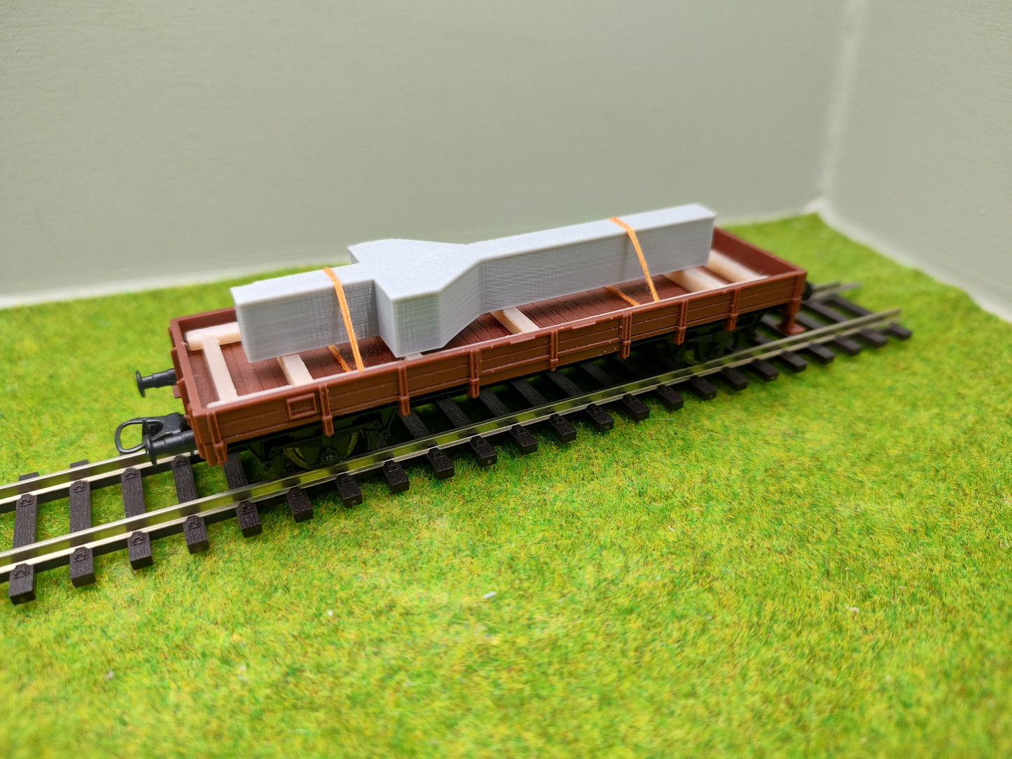 Ladegut H0 - Betonträger auf Palette für Schwerlast- oder Flachwagen