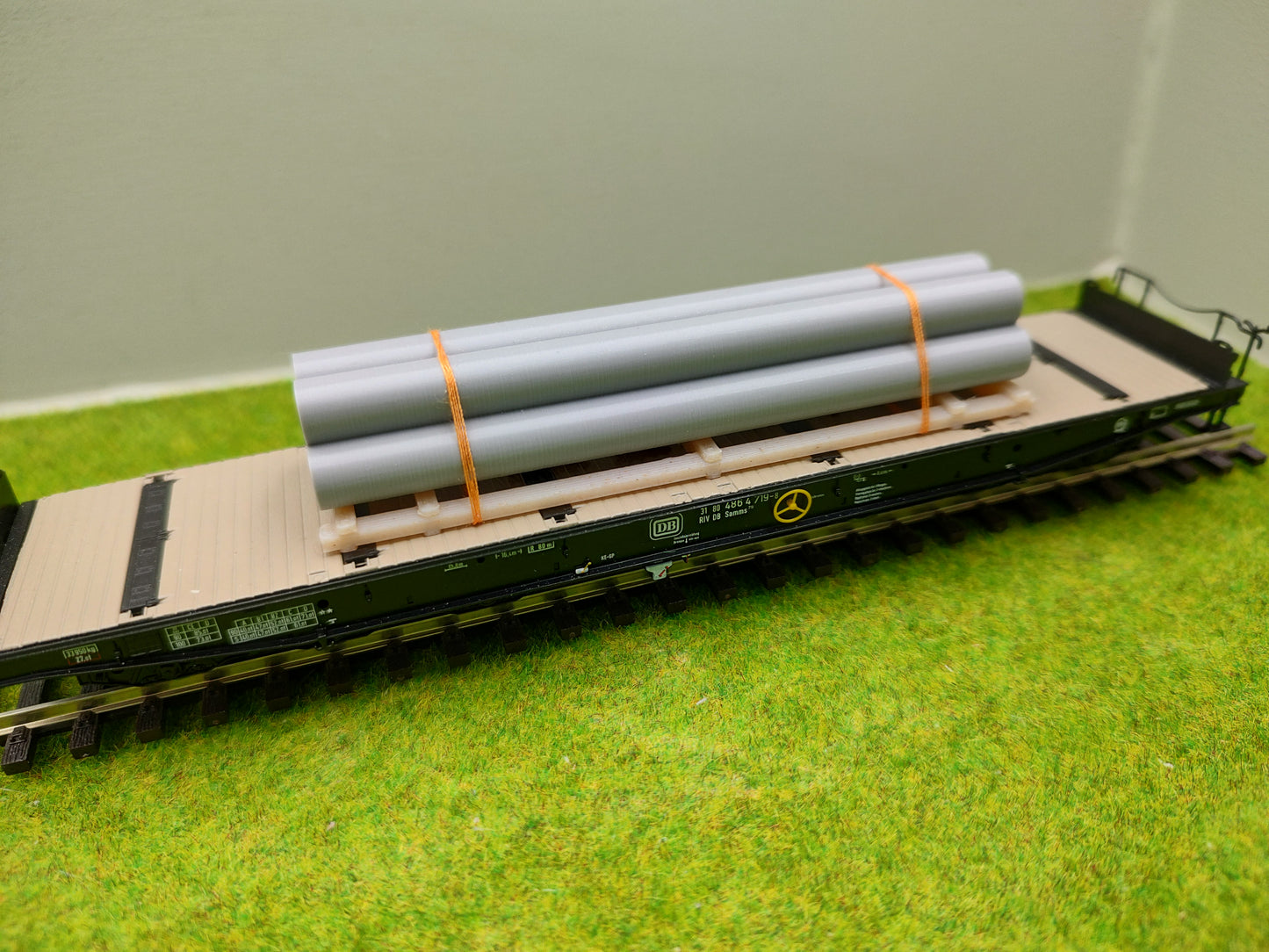 H0 Ladegut - Betonrohren auf Palette für Schwerlast- / und Rungenwagons