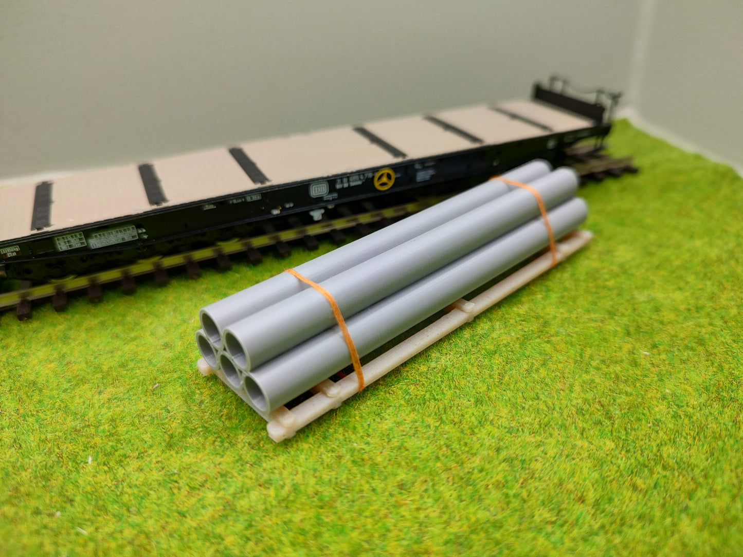 H0 Ladegut - Betonrohren auf Palette für Schwerlast- / und Rungenwagons