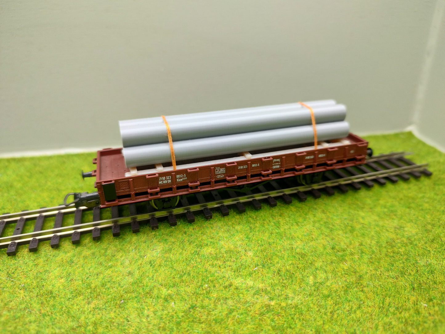 H0 Ladegut - Betonrohren auf Palette für Schwerlast- / und Rungenwagons