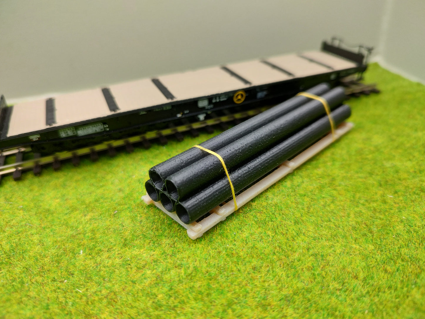H0 Ladegut - Erdrohren auf Palette für Rungen - und Flachwagen