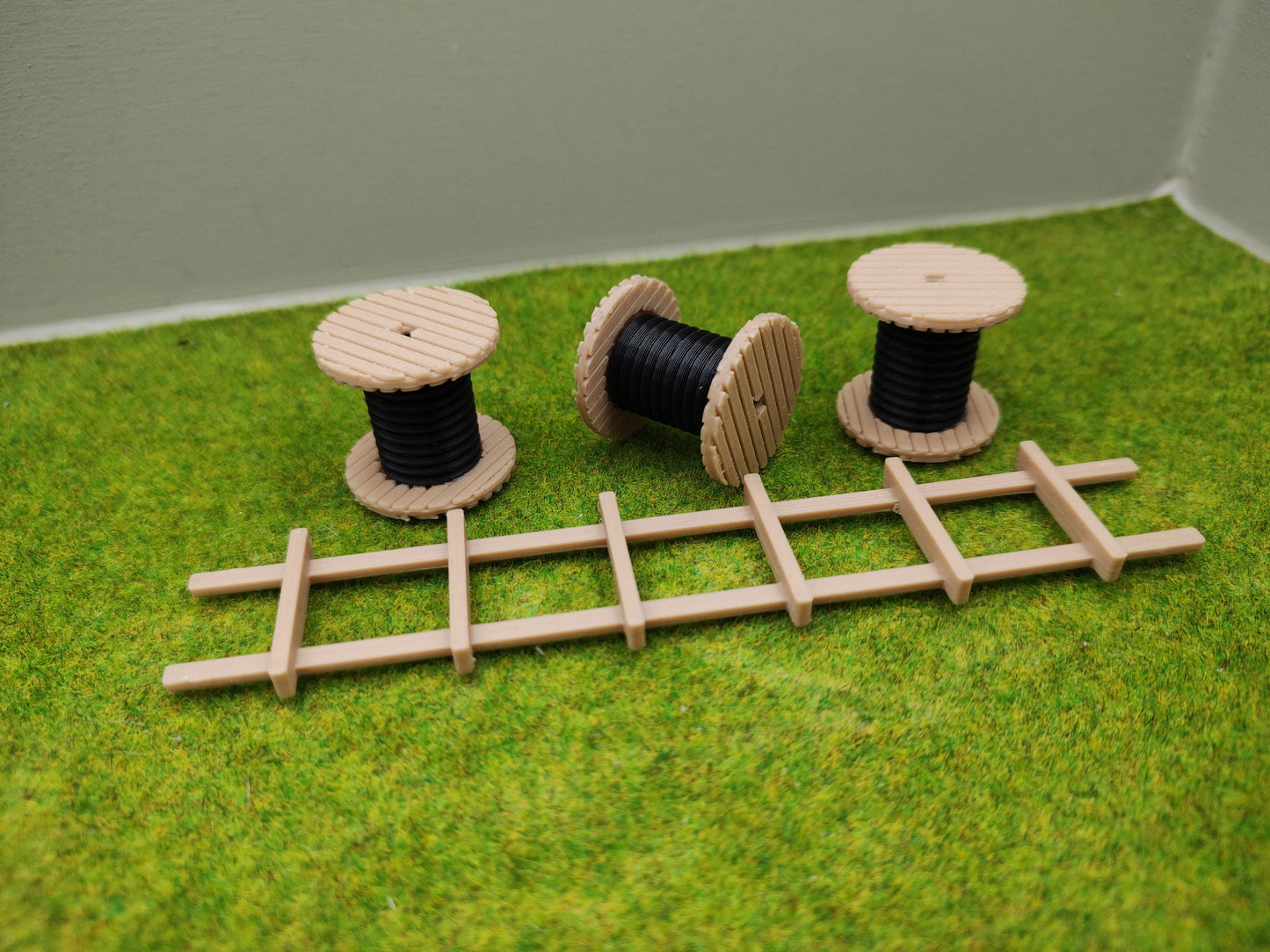 H0 Ladegut - Kabelrollen auf Palette für Schwerlastwagons