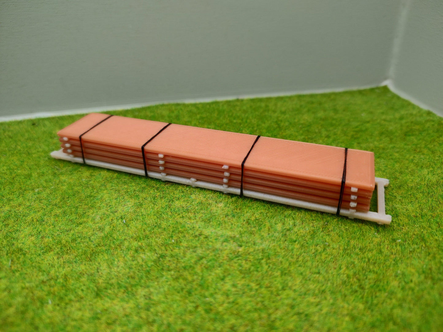 H0 Ladegut - Stahlplatten auf Palette für Schwerlast- oder Rungenwagons