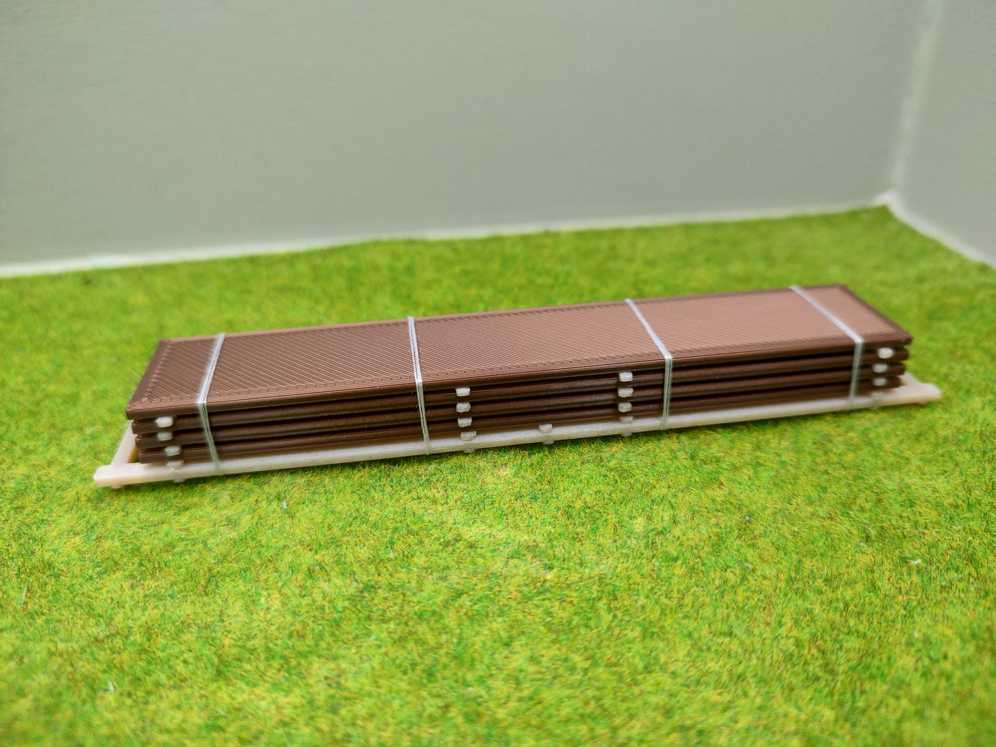 Ladegut H0 - Stahlplatten auf Palette für Schwerlast- oder Rungenwagons
