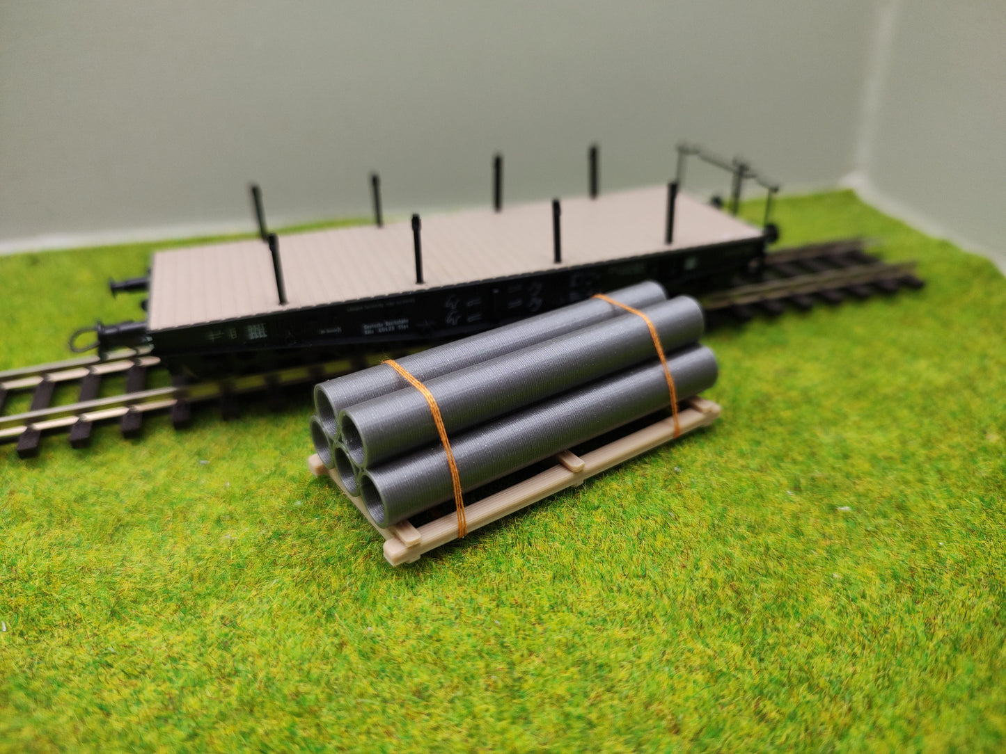 Ladegut H0 - Stahlrohren vergütet auf Palette für Schwerlast- / und Flachwagen