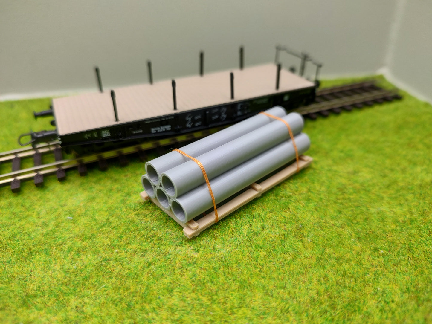 Ladegut H0 - Betonrohren auf Palette für Schwerlast- / und Rungenwagons