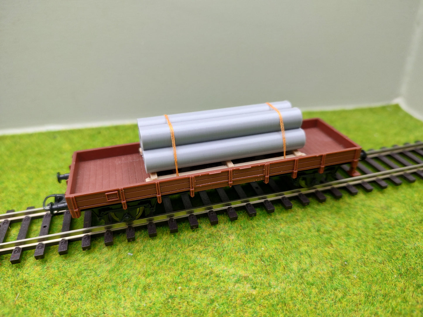 Ladegut H0 - Betonrohren auf Palette für Schwerlast- / und Rungenwagons