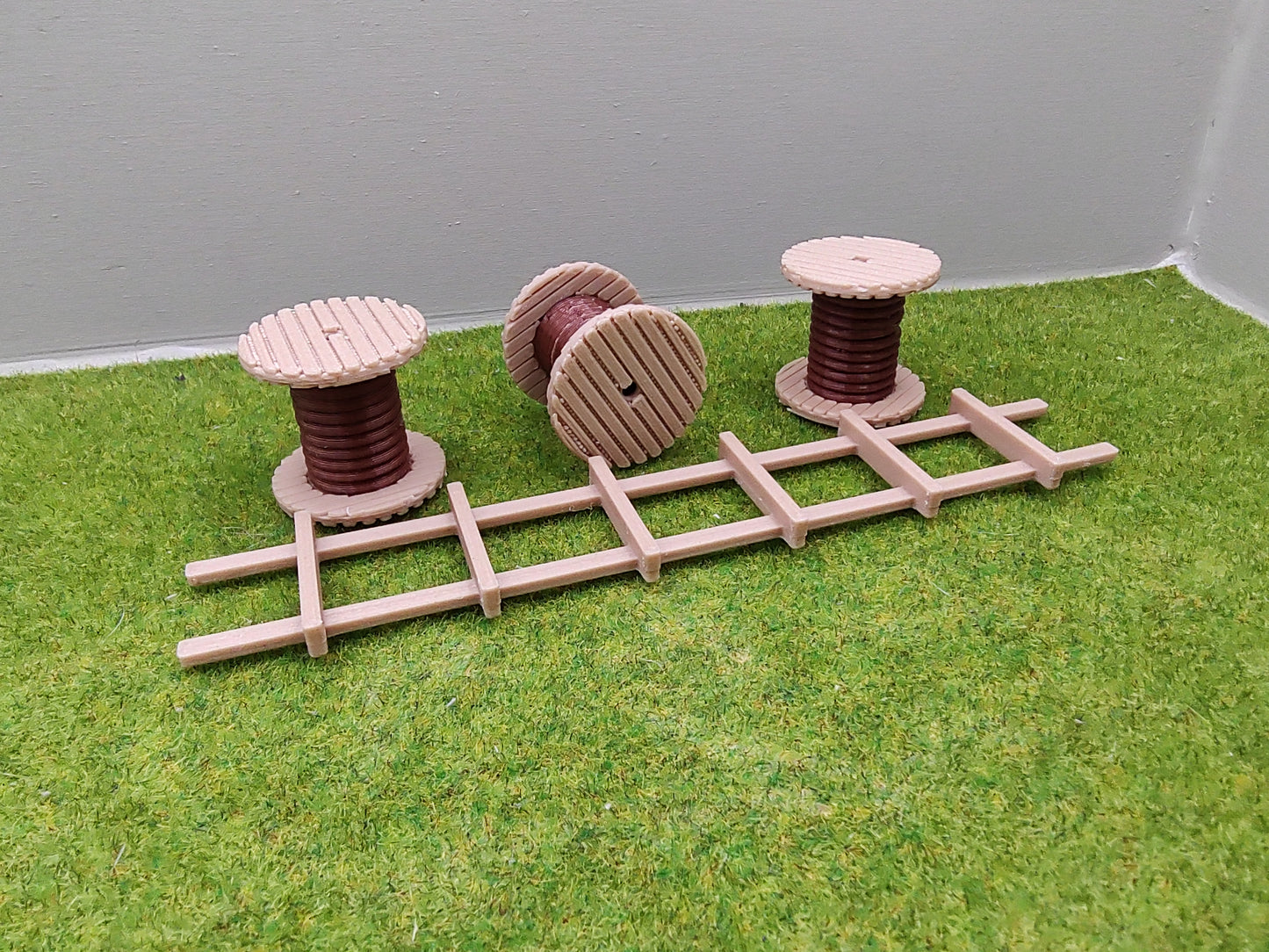 H0 Ladegut - Kabelrollen auf Palette für Schwerlast- und Rungenwagons