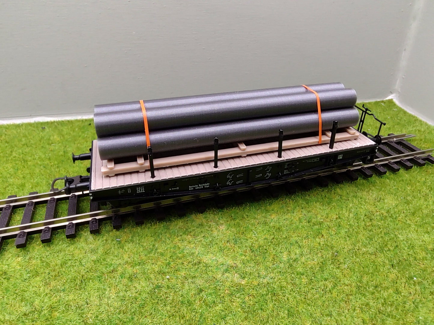 H0 Ladegut, Stahlrohren vergütet auf Palette für Schwerlastwagons und Flachwagen
