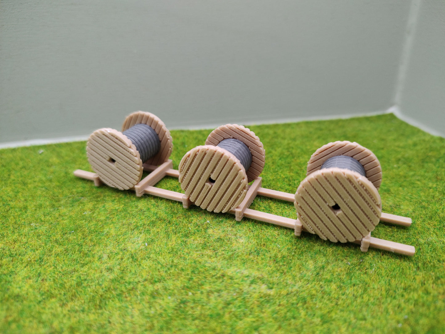 H0 Ladegut - Kabelrollen auf Palette für Schwerlastwagons oder Flachwagen