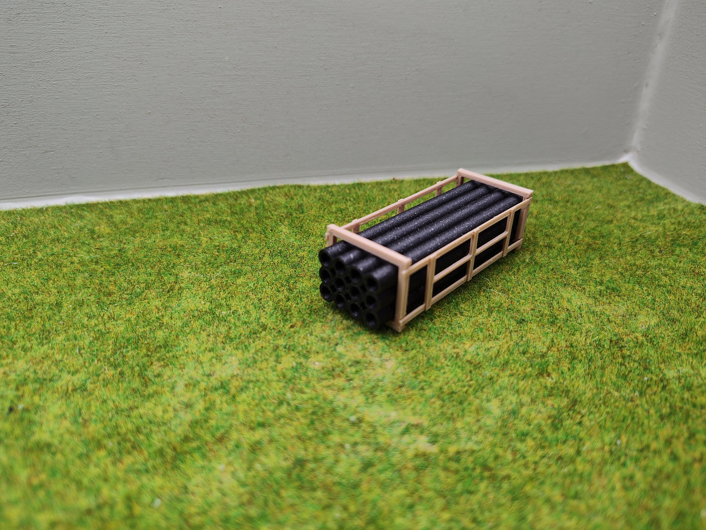 Ladegut H0 - Erdrohren in einem Holzgestell