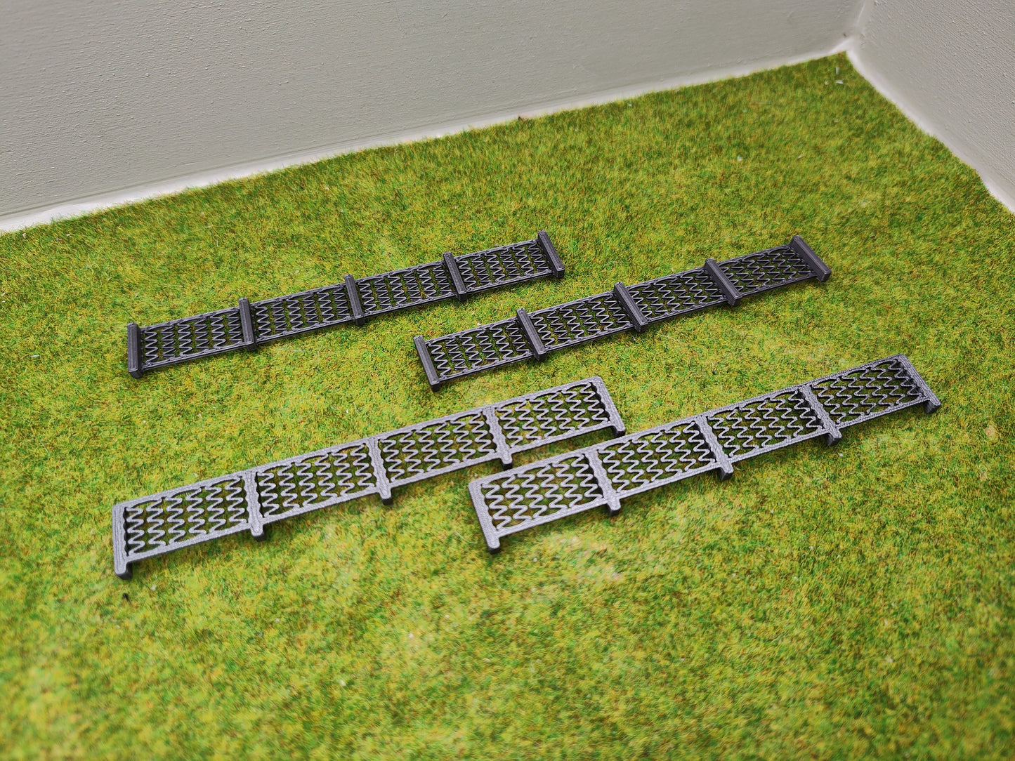 H0 Zubehör - Metallzaun - Metallgeländer - 4 Stück