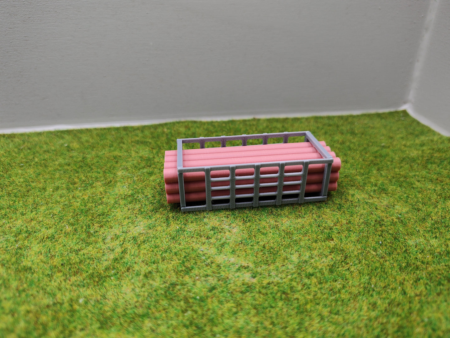 H0 Ladegut - Terracotta Rohren in einem Metallgestell