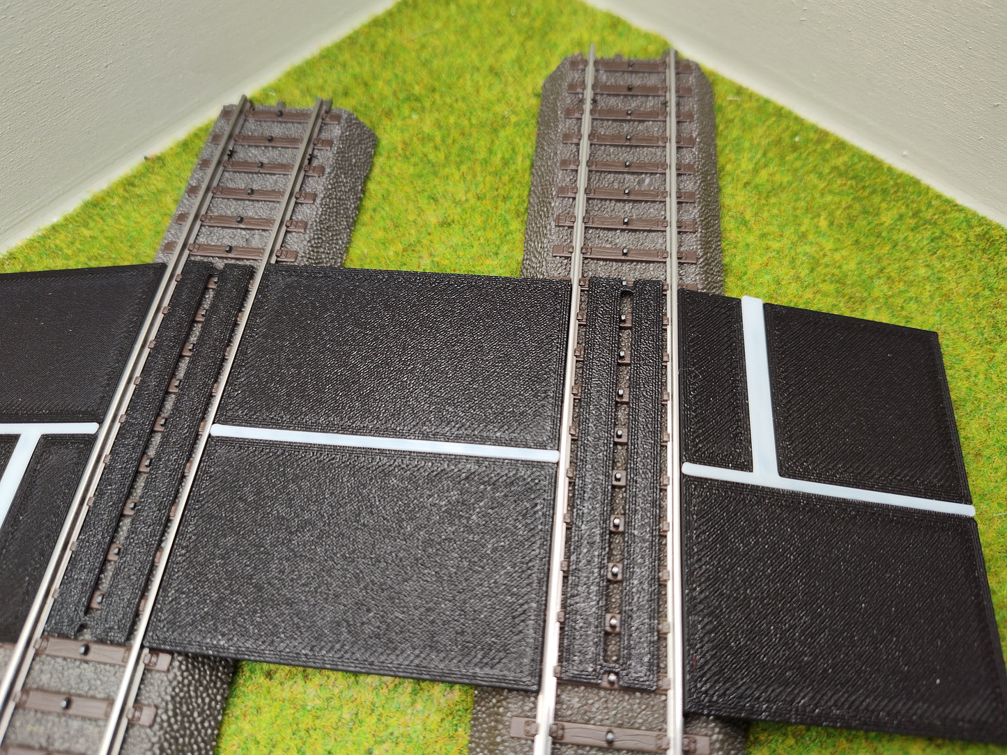 H0 Bahnübergang für Märklin C-Gleis-58x70mm mit Straßenmarkierung