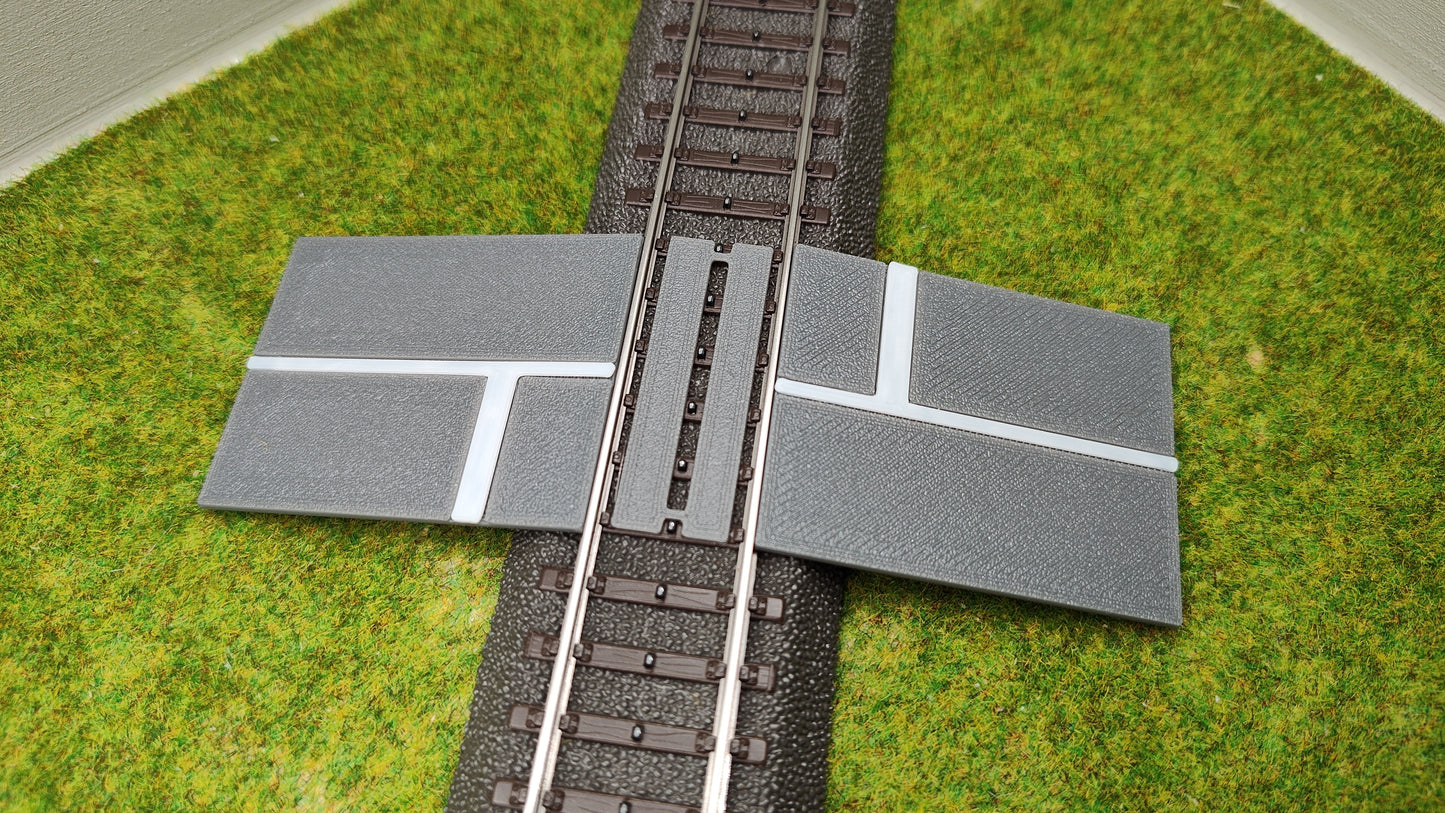 H0 Bahnübergang für Märklin C-Gleis-50x40mm mit Straßenmarkierung