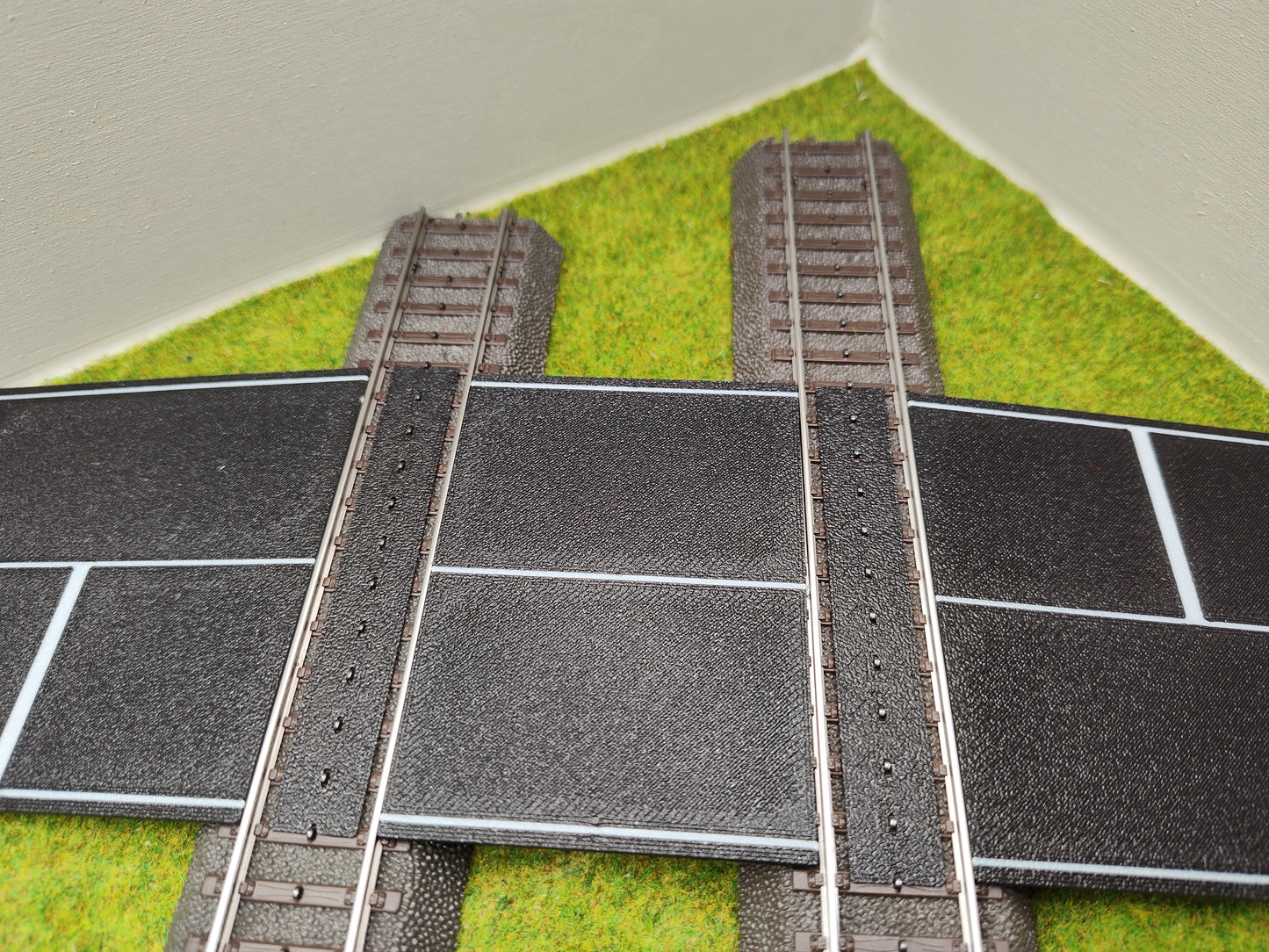 H0 Bahnübergang für Märklin C-Gleis-58x80mm mit Straßenmarkierung