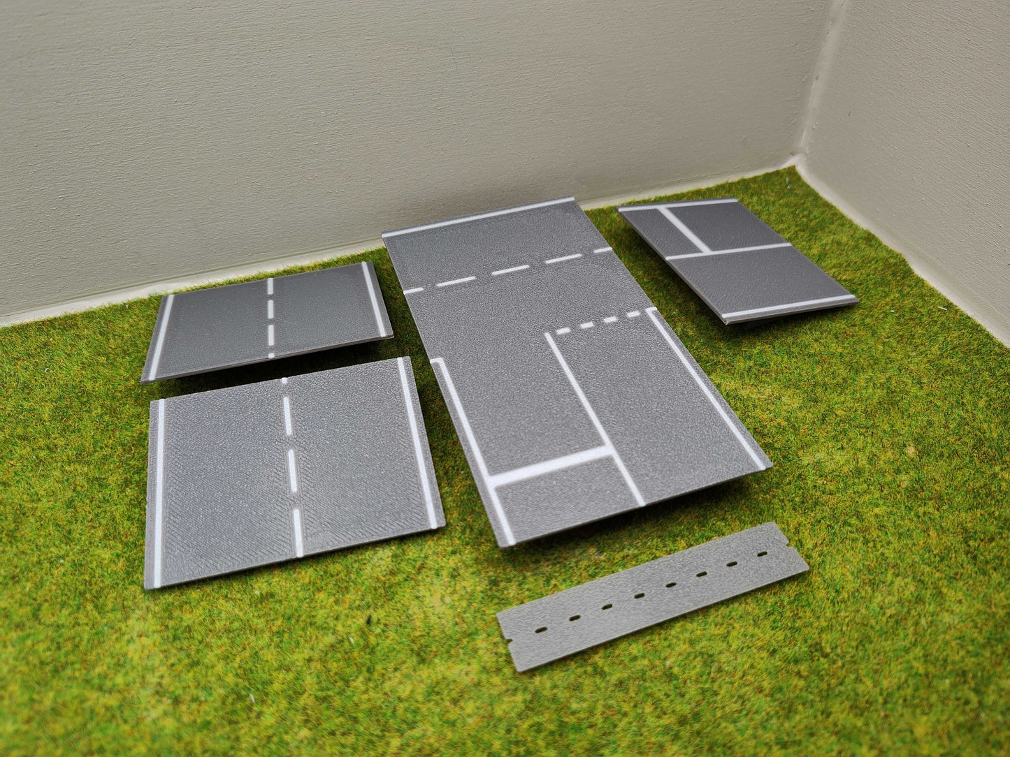 H0 Bahnübergang für Märklin M-Gleis-122x66mm Kreuzung mit Straßenmarkierung