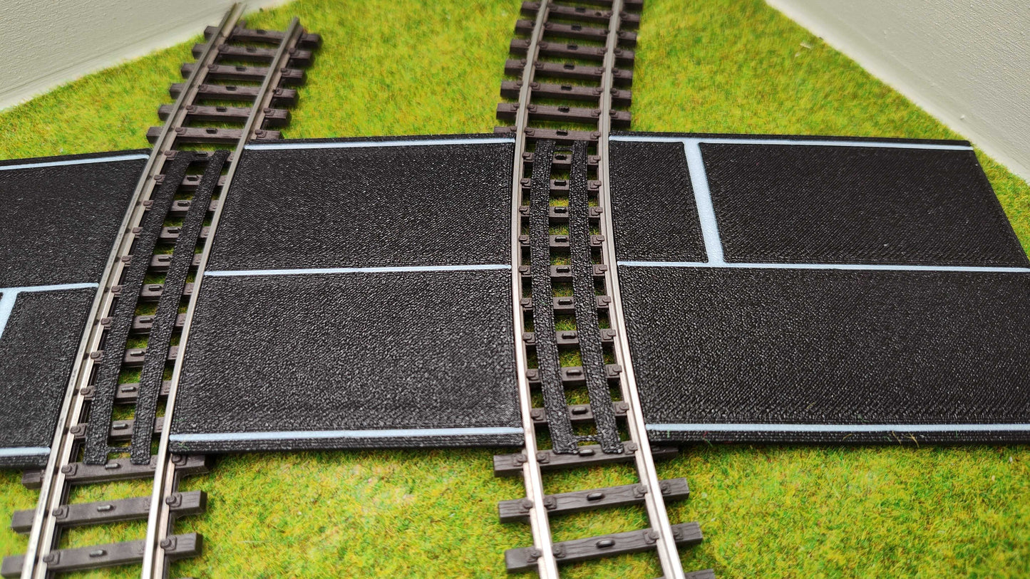 H0 Bahnübergang für das Märklin K-Gleis-P 58x80x70mm - mit Straßenmarkierung