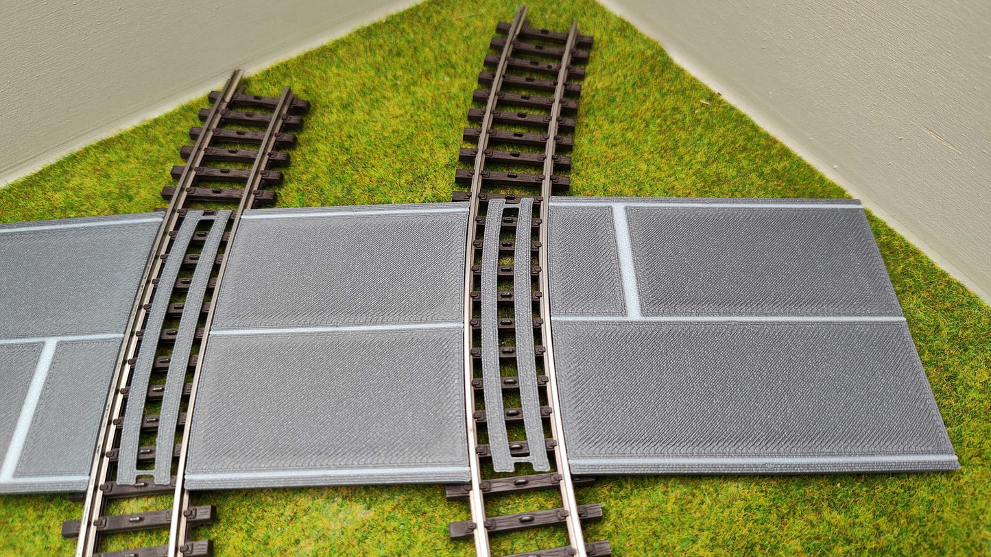 H0 Bahnübergang für das Märklin K-Gleis-P 58x80x70mm - mit Straßenmarkierung