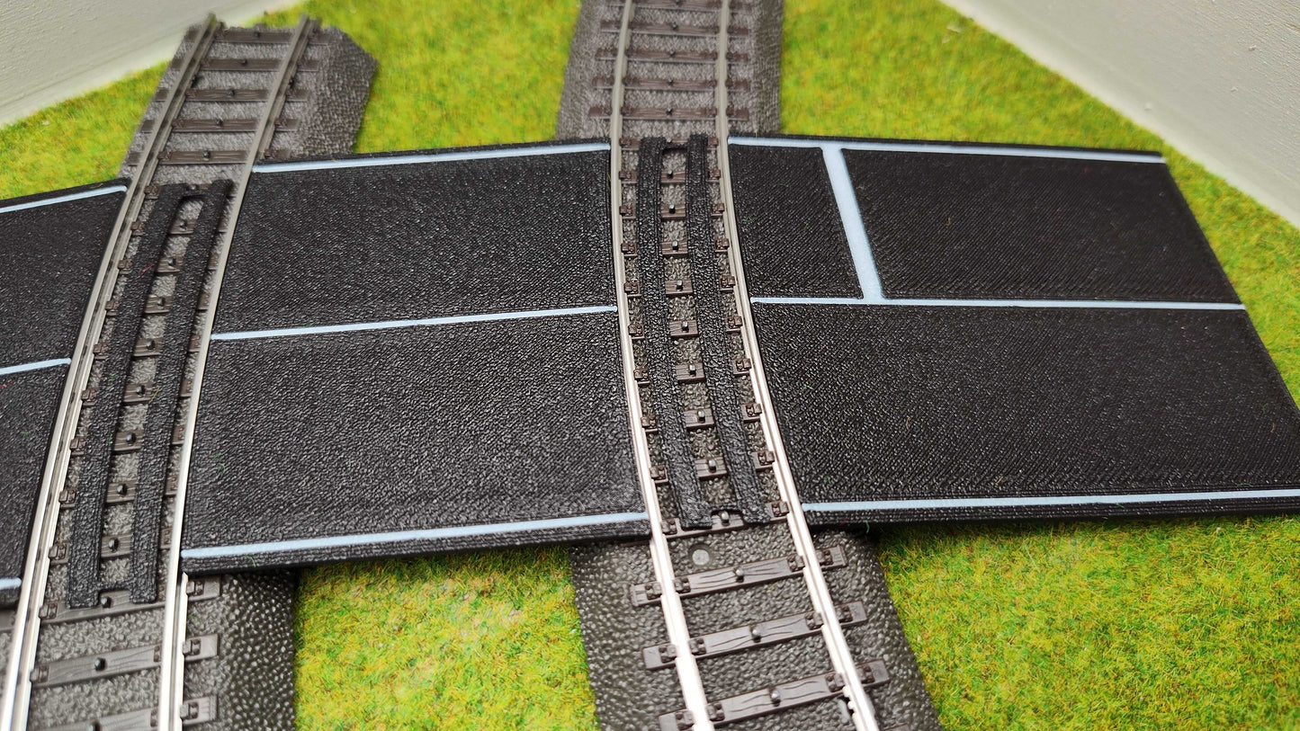 H0 Bahnübergang für Märklin C-Gleis- P 58x80x70 mit Straßenmarkierung