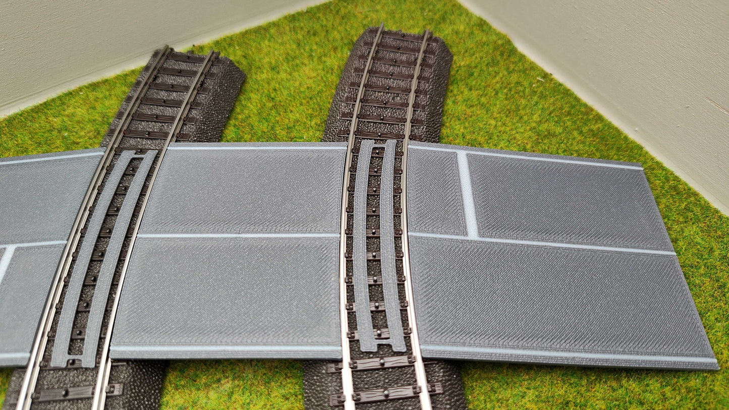 H0 Bahnübergang für Märklin C-Gleis- P 58x80x70 mit Straßenmarkierung