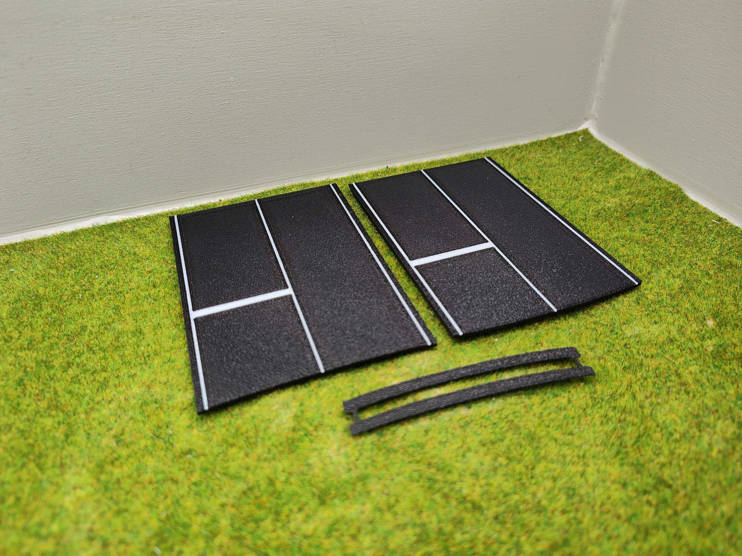 H0 Bahnübergang für das gebogene Märklin K-Gleis-P 100x70mm - mit Straßenmarkierung