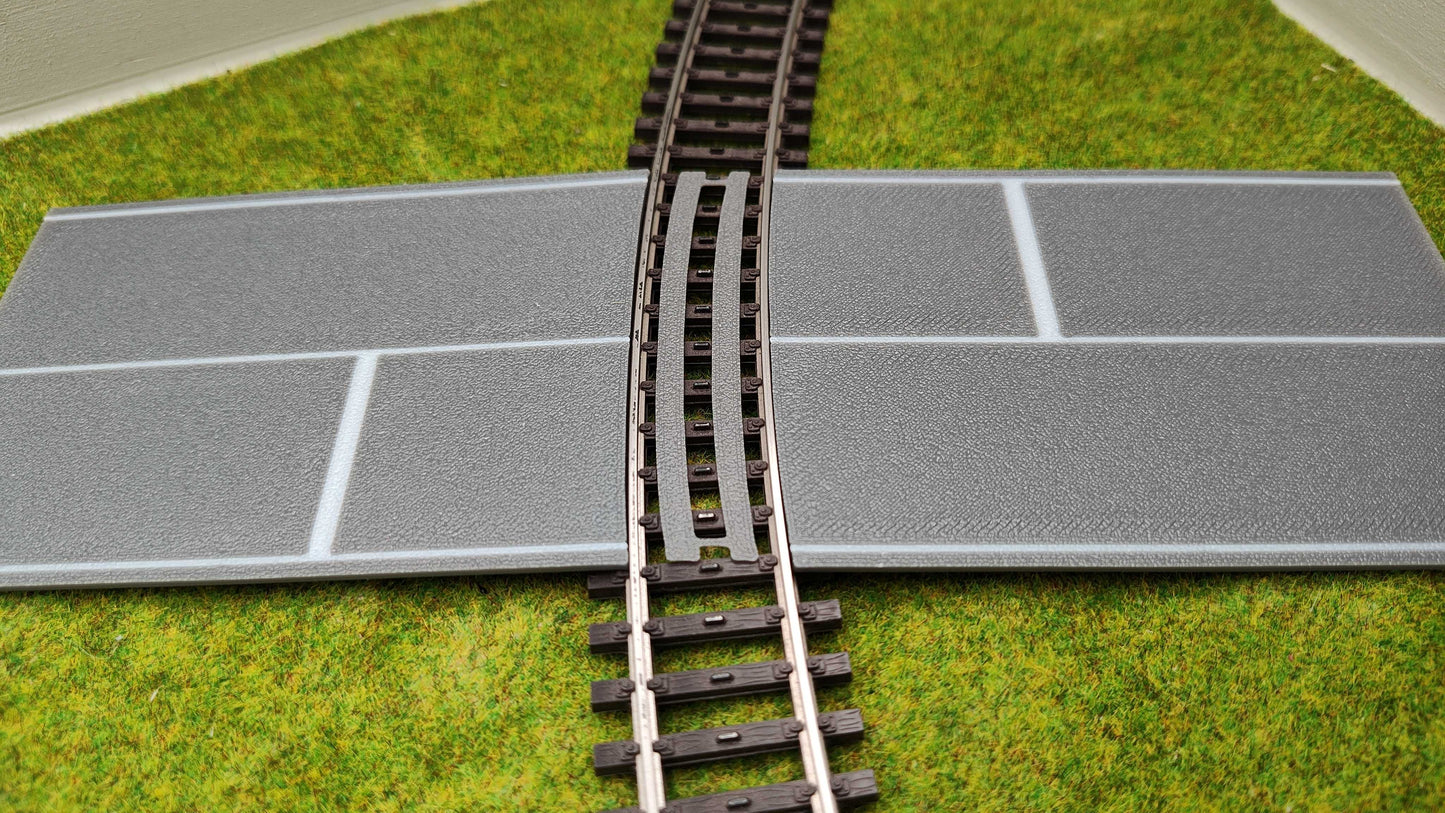 H0 Bahnübergang für das Märklin K-Gleis-P 100x70mm - mit Straßenmarkierung