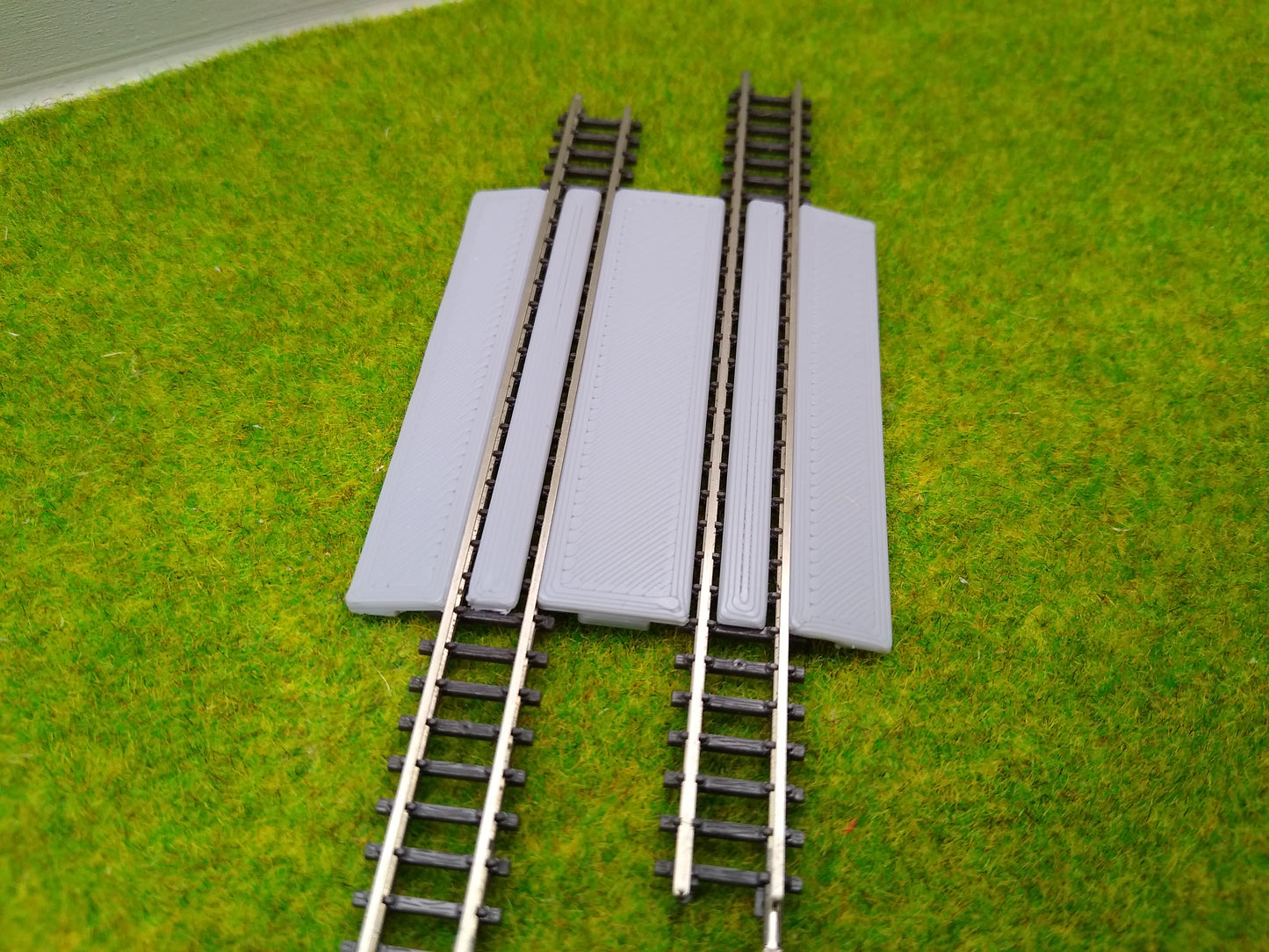 Bahnübergang für Spur Z - 14 x 60 mm - grau