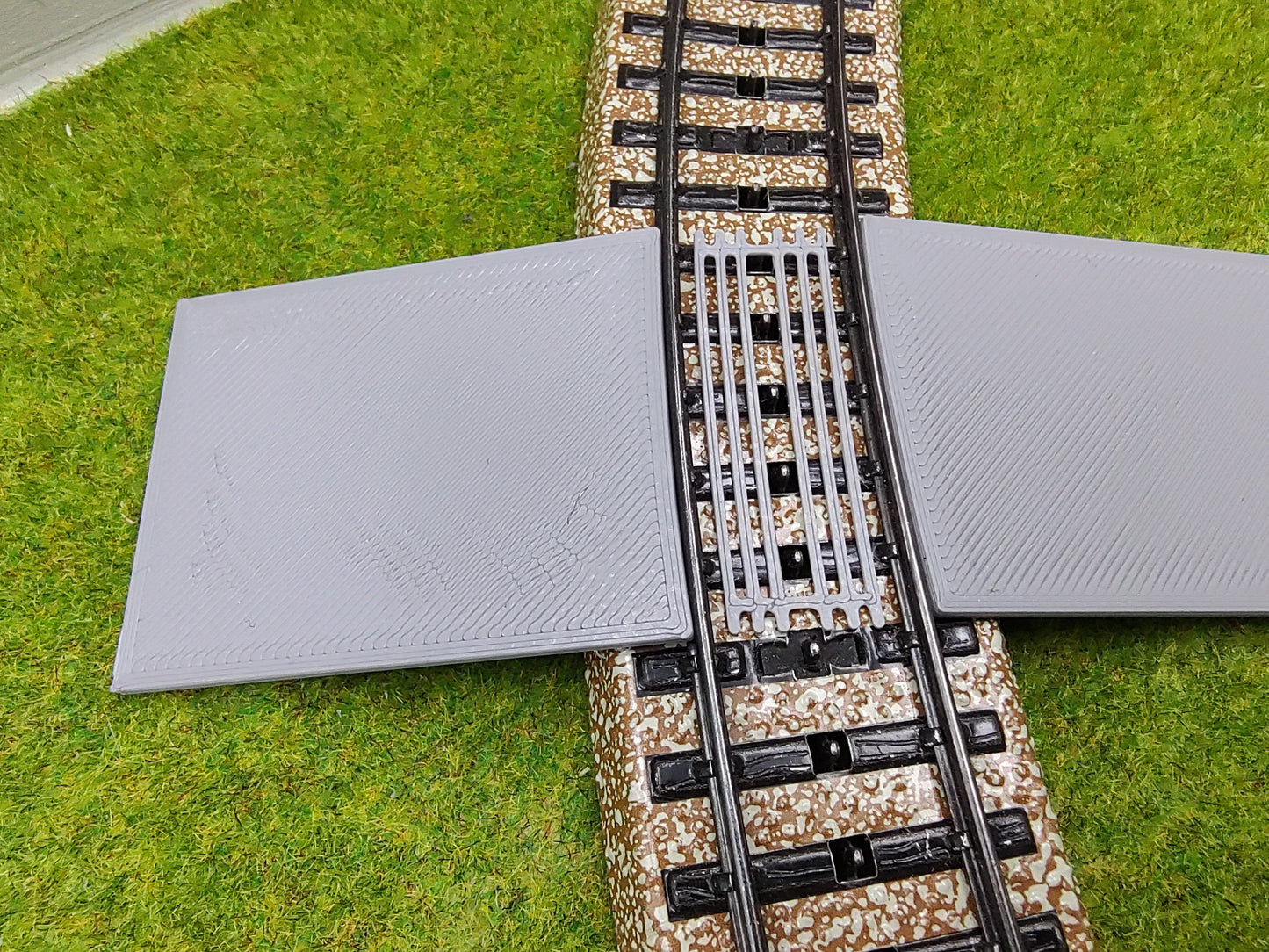 Bahnübergang H0 gebogen für Märklin M-Gleis-50x40mm - grau