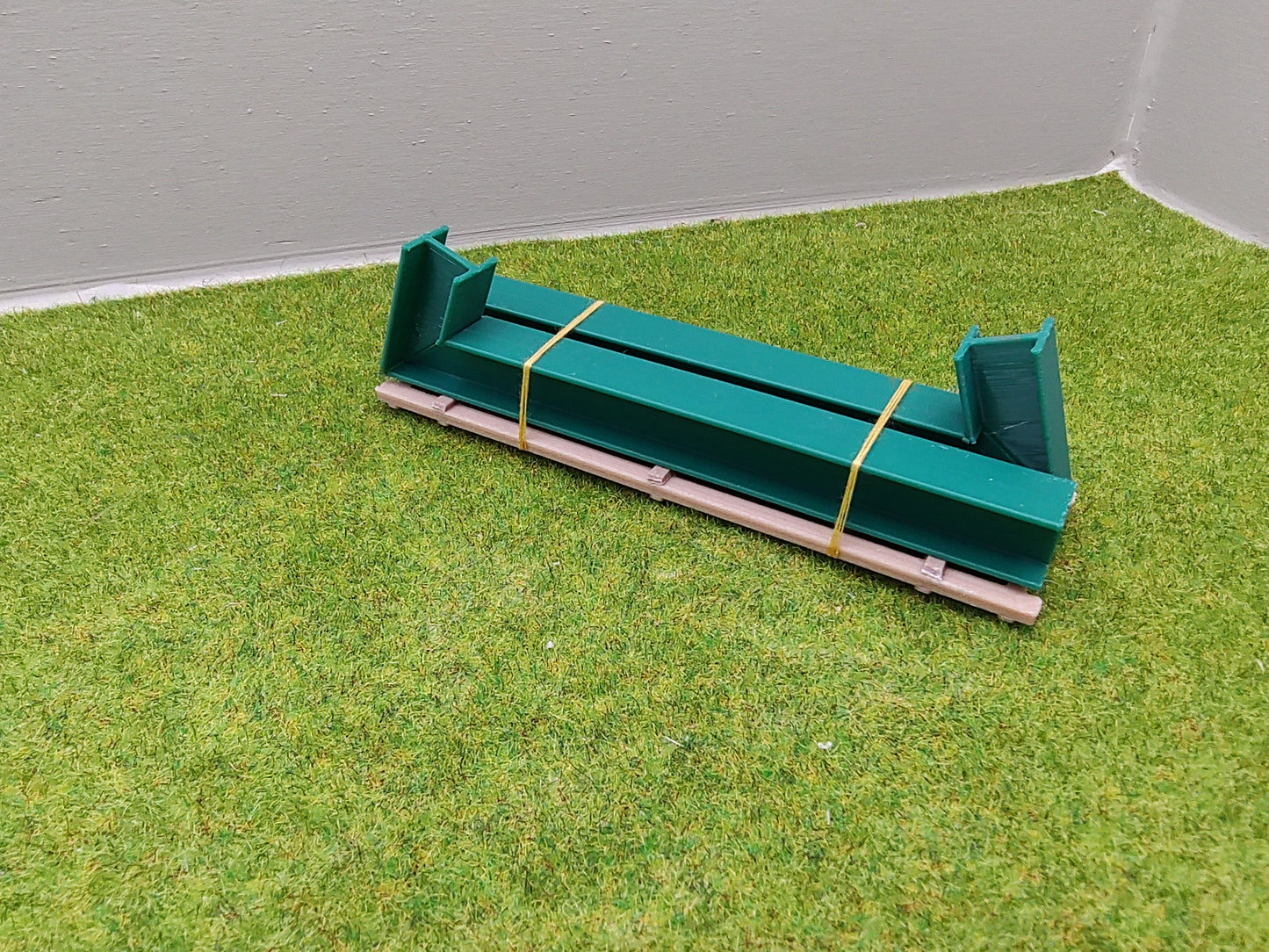 Ladegut H0 - Stahlträger auf Palette für Schwerlast- / Rungenwagons