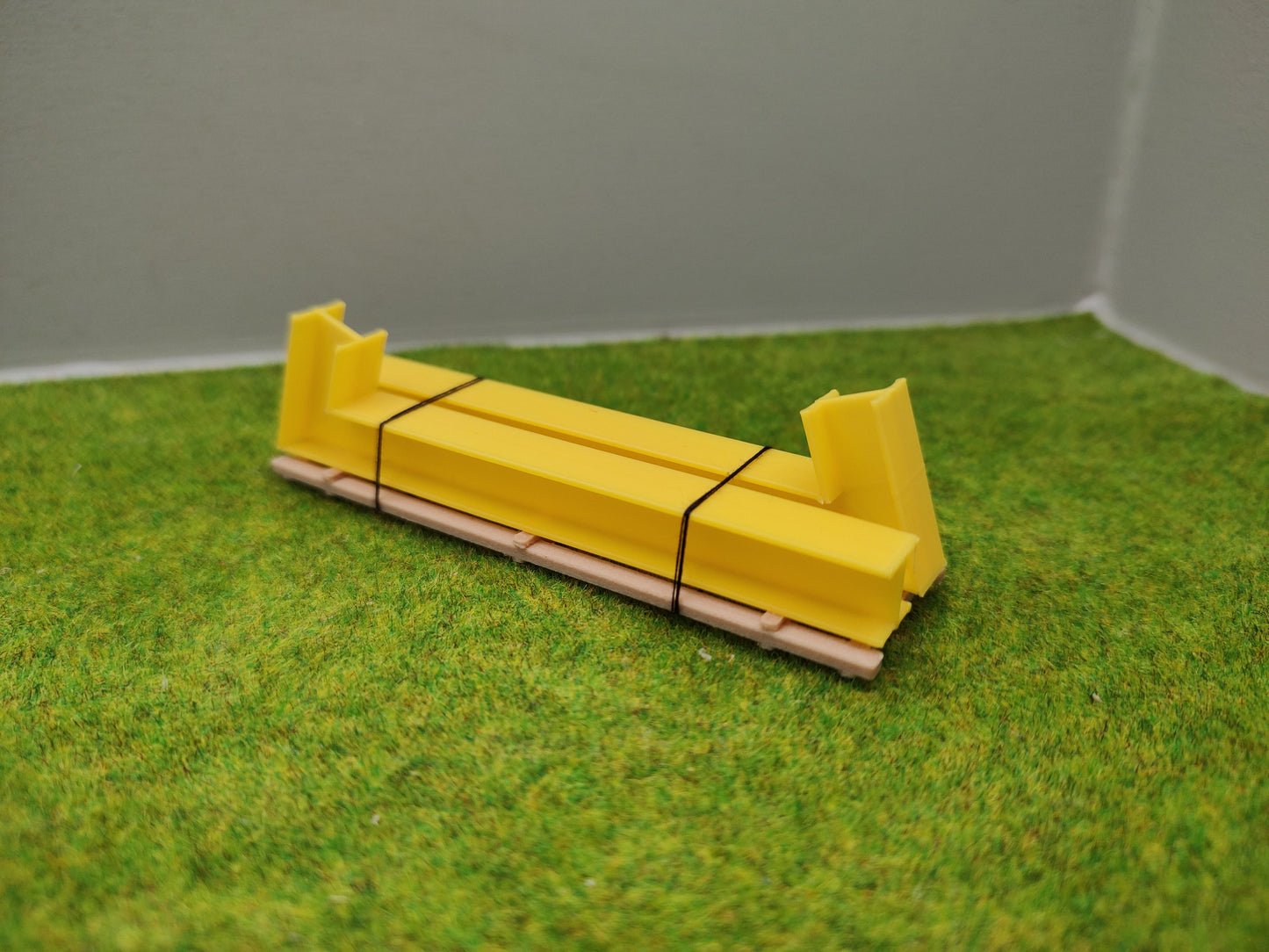 Ladegut H0 - Stahlträger auf Palette für Schwerlast- / Rungenwagons