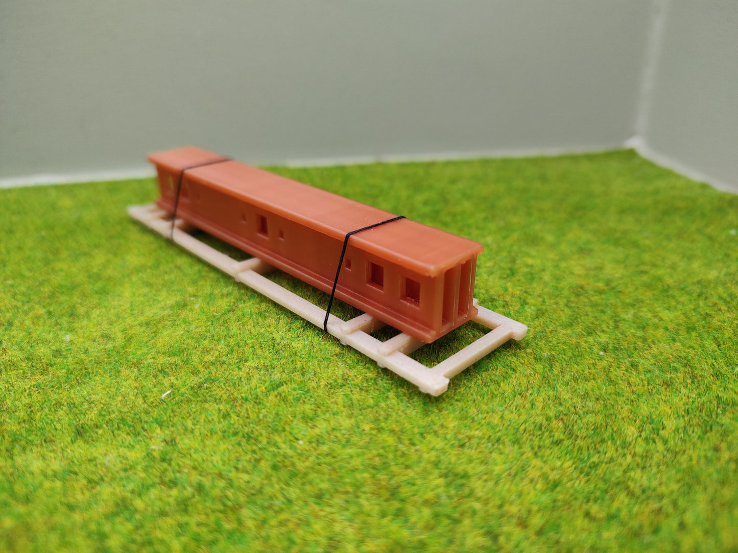 Ladegut H0 - Hallenträger auf Palette für Schwerlast- / Rungenwagons