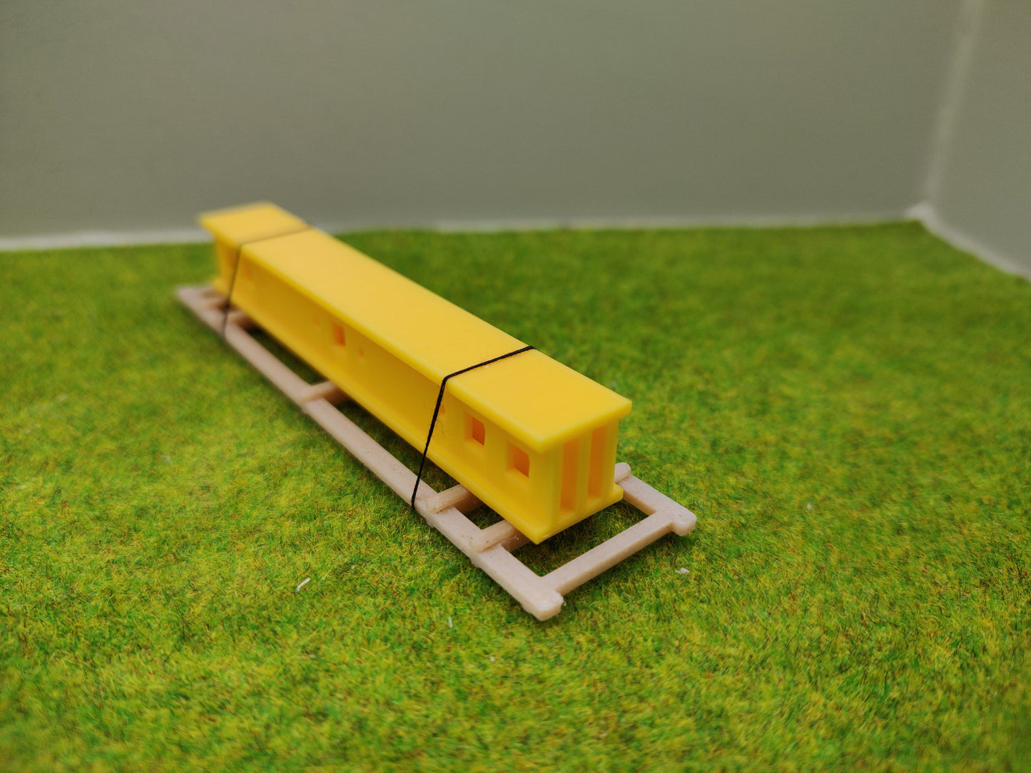 Ladegut H0 - Hallenträger auf Palette für Schwerlast- / Rungenwagons