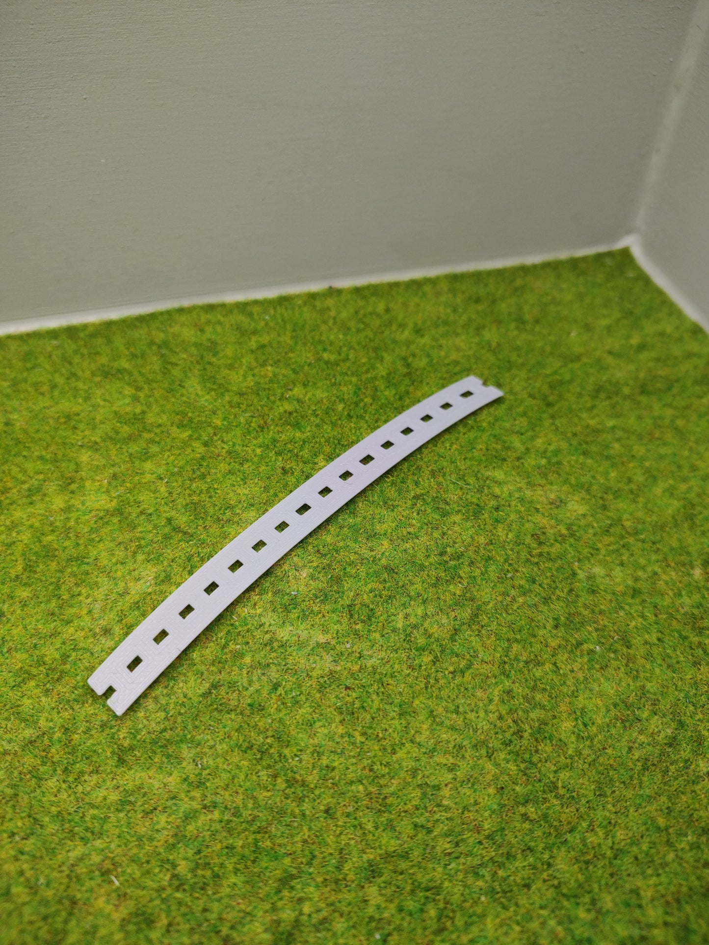 H0 Zubehör - Schwellenbohlen für Märklin C Gleis R2 30 Grad - 129,5 mm