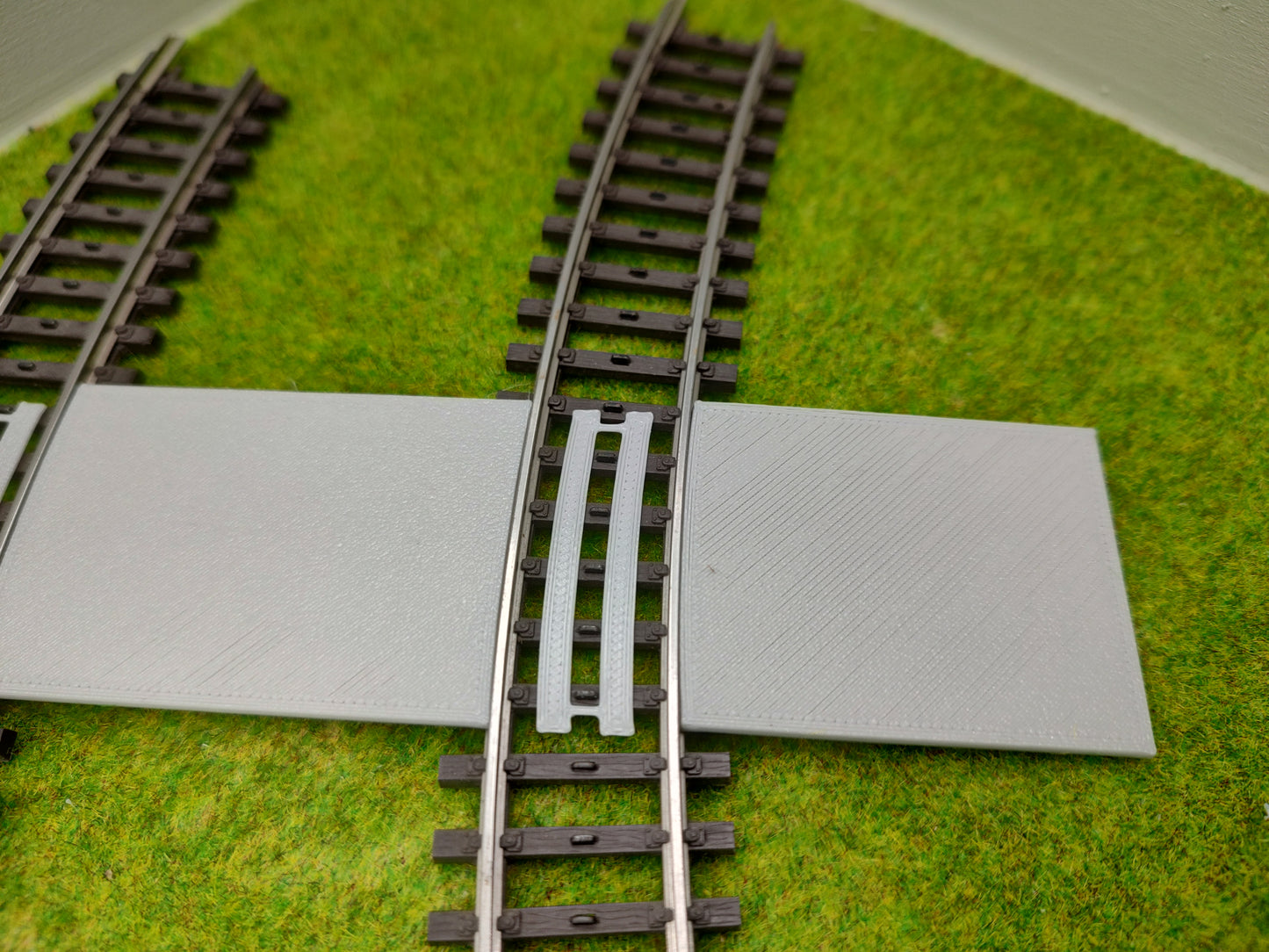 H0 Bahnübergang für Märklin K-Gleis-58x40mm - grau