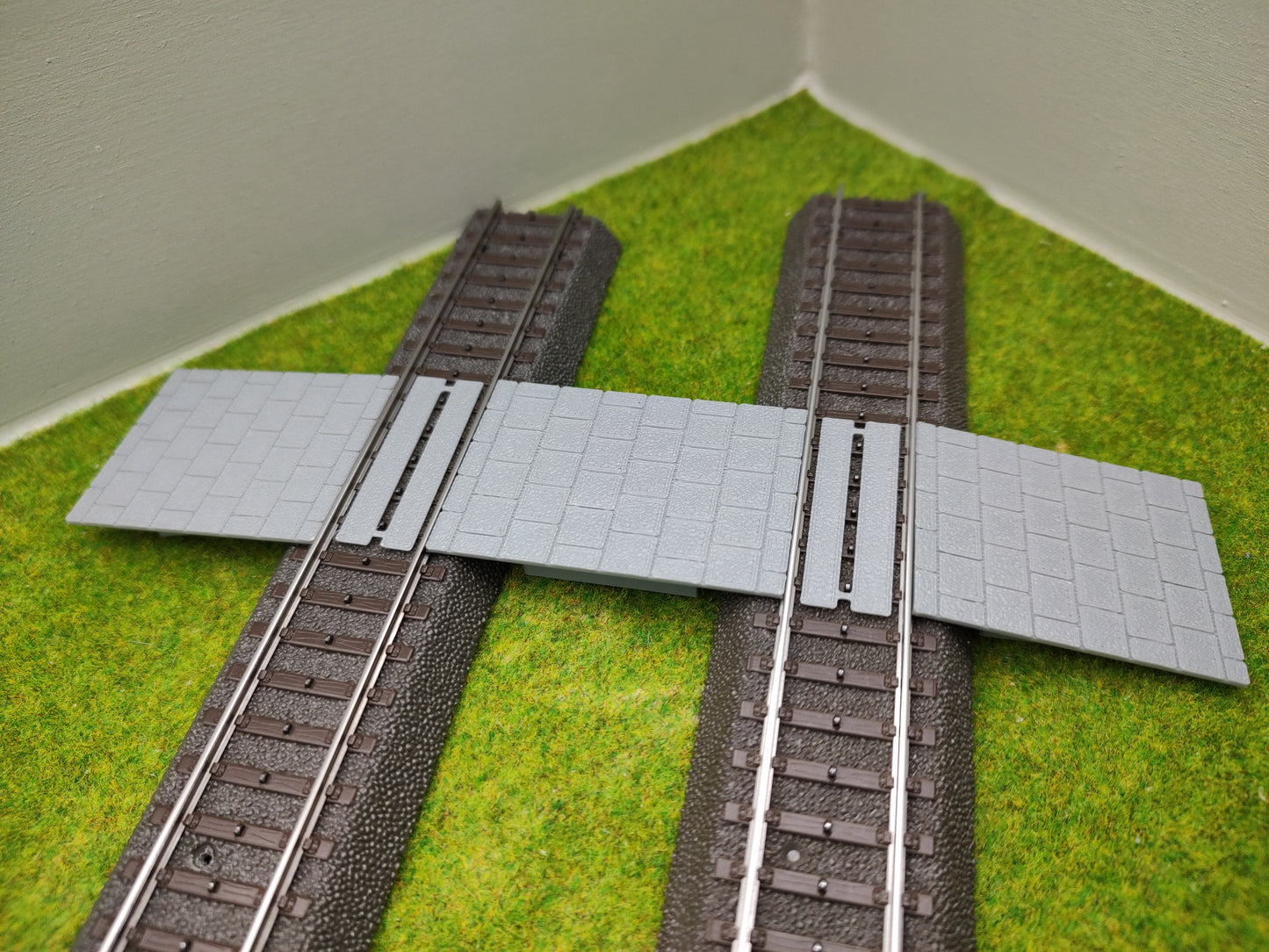 H0 Bahnübergang für das Märklin C-Gleis - 58x40mm - grau