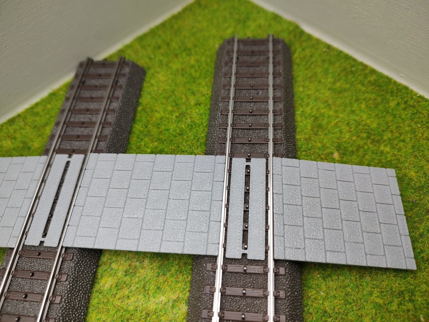 H0 Bahnübergang für das Märklin C-Gleis - 58x40mm - grau