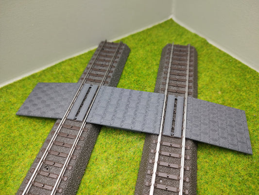 H0 Bahnübergang für das Märklin C-Gleis-58x40mm - grau