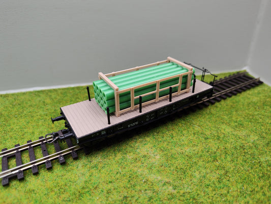 Ladegut H0 - Abwasserrohren in einem Holzgestell