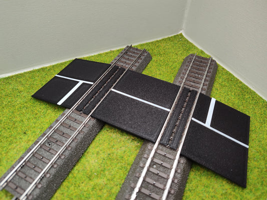 H0 Bahnübergang für Märklin C-Gleis-58x70mm mit Straßenmarkierung