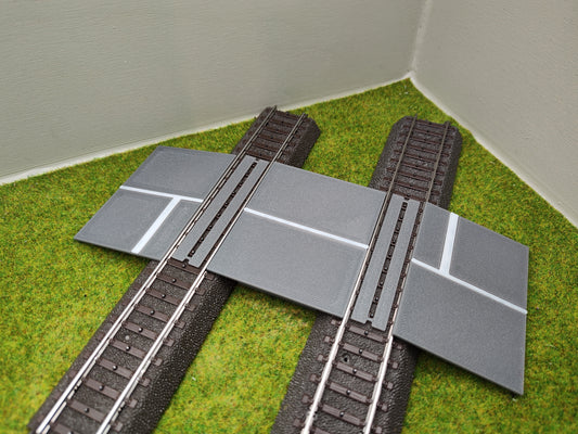 H0 Bahnübergang für Märklin C-Gleis-58x70mm mit Straßenmarkierung