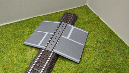 H0 Bahnübergang für Märklin C-Gleis-50x80mm mit Straßenmarkierung