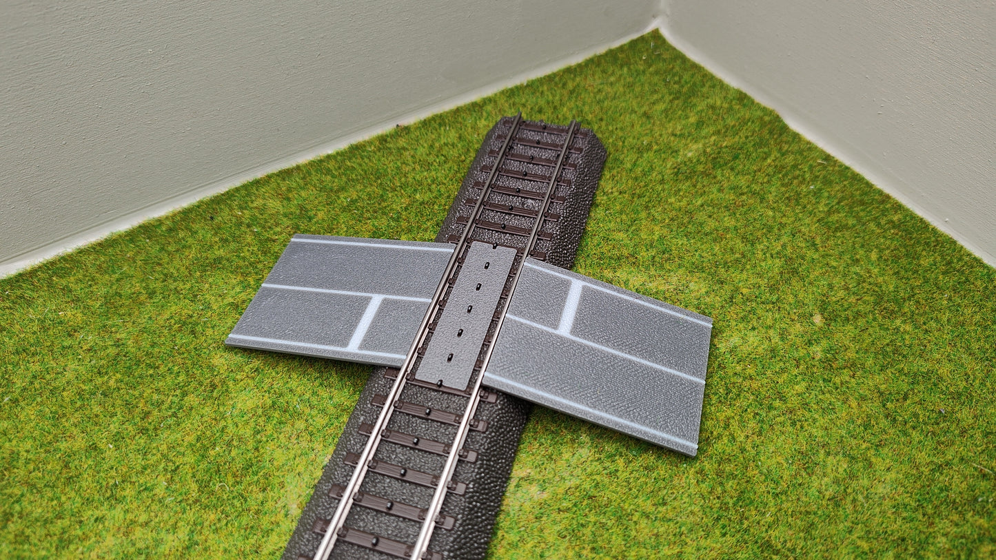 H0 Bahnübergang für Märklin C-Gleis-50x40mm mit Straßenmarkierung