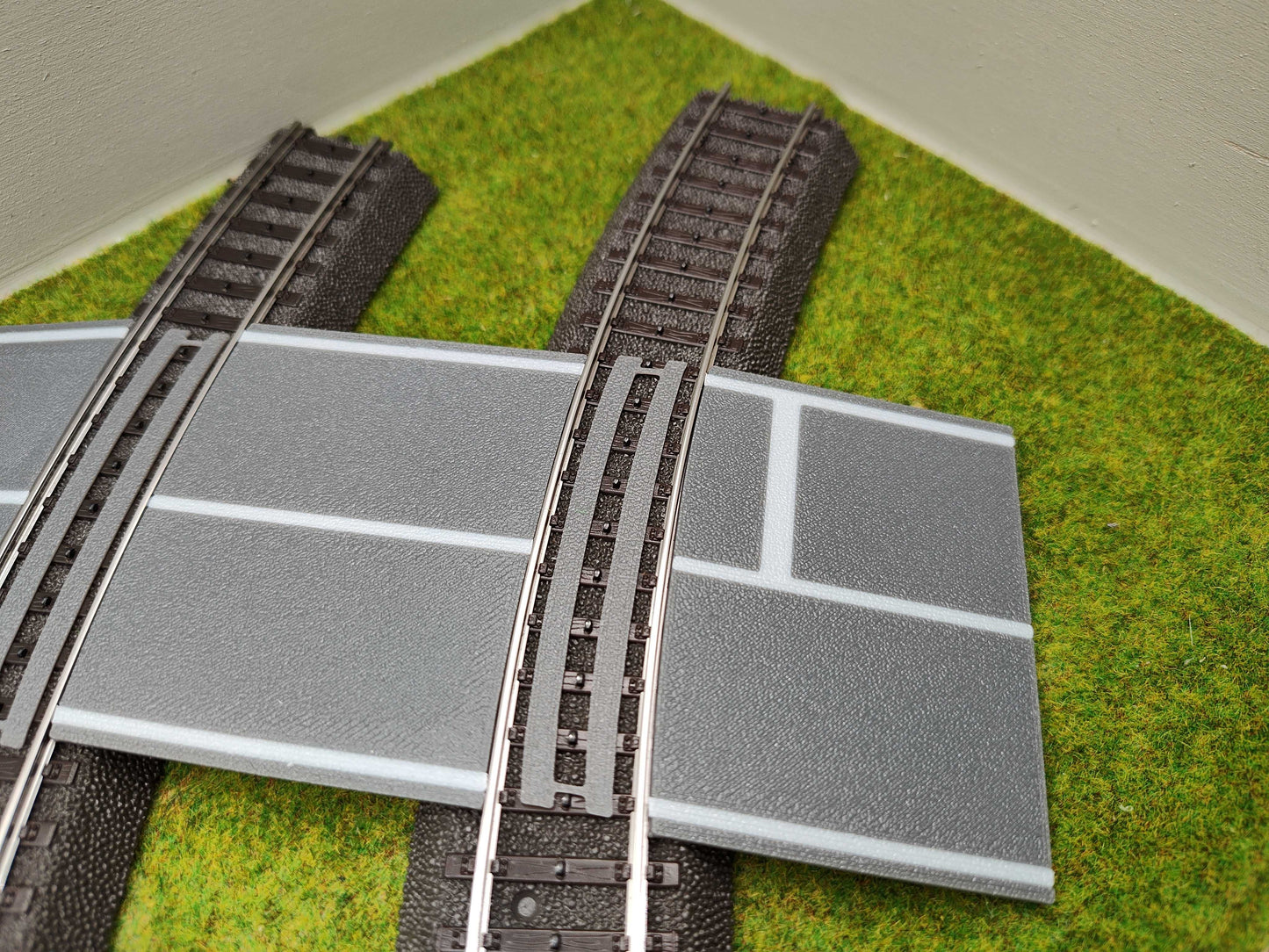 H0 Bahnübergang für Märklin C-Gleis-58x70 mit Straßenmarkierung