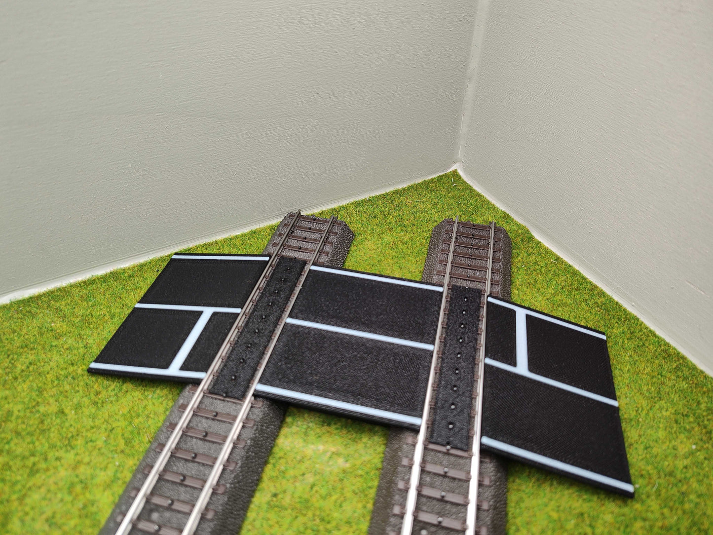H0 Bahnübergang für Märklin C-Gleis-58x70mm mit Straßenmarkierung