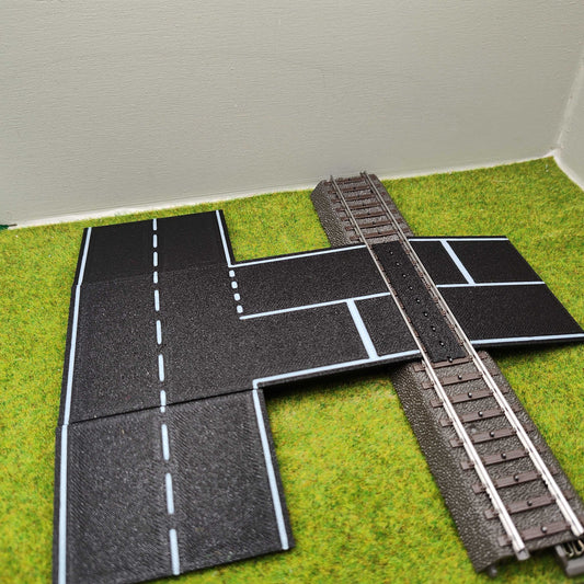 H0 Bahnübergang - Märklin C-Gleis-122x66mm Kreuzung mit Straßenmarkierung