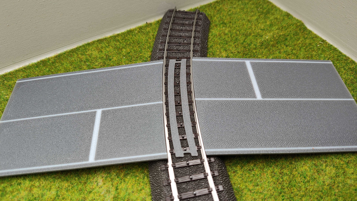 H0 Bahnübergang für das Märklin C-Gleis-P 100x70mm - mit Straßenmarkierung