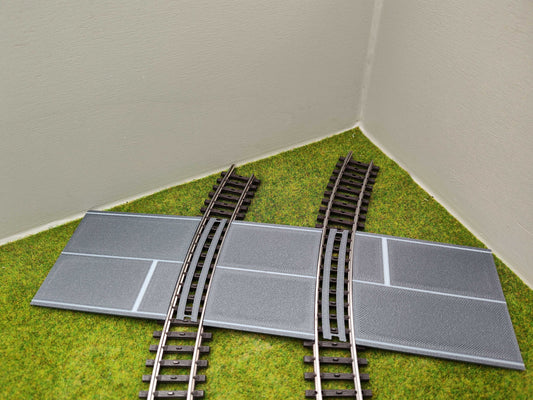 H0 Bahnübergang für das Märklin K-Gleis-P 58x80x70mm - mit Straßenmarkierung